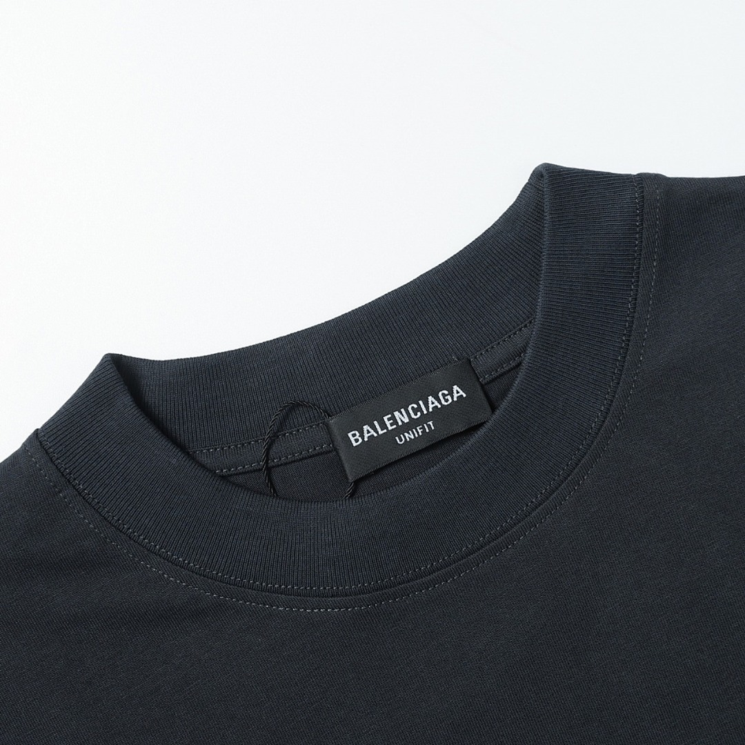 Balenciaga T-Shirt Style 189 detail view 2