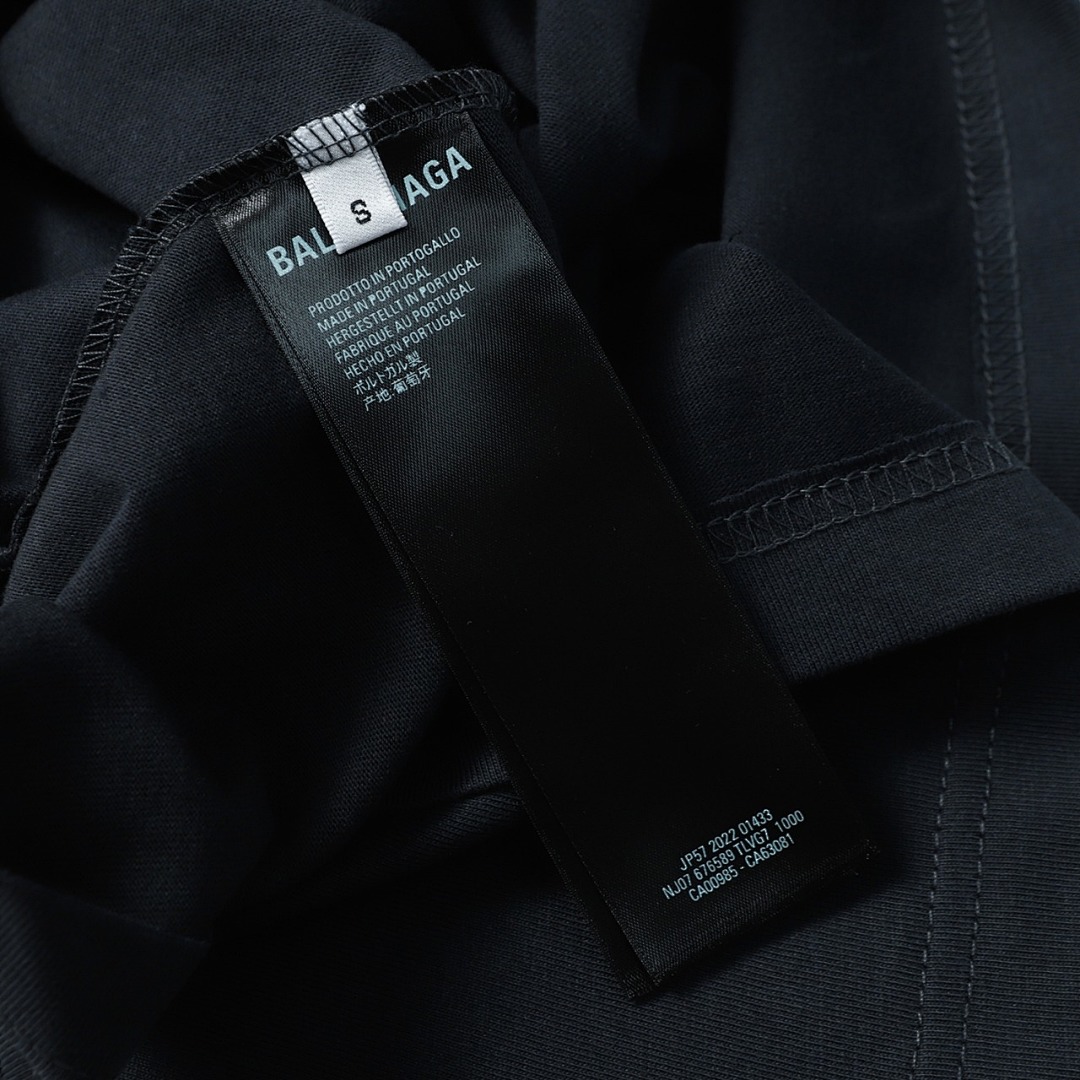 Balenciaga T-Shirt Style 189 detail view 4
