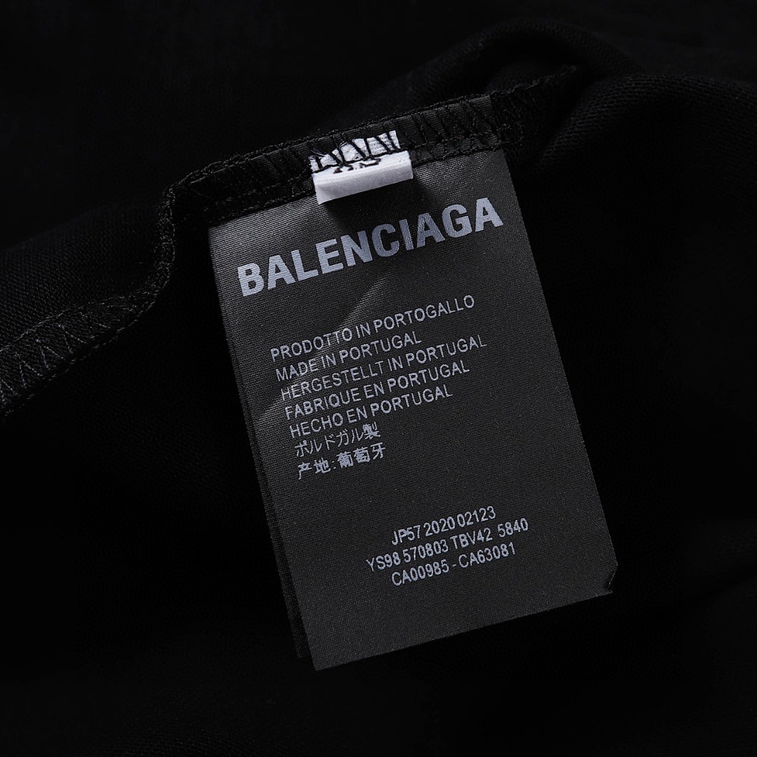 Balenciaga T-Shirt Style 233 detail view 2