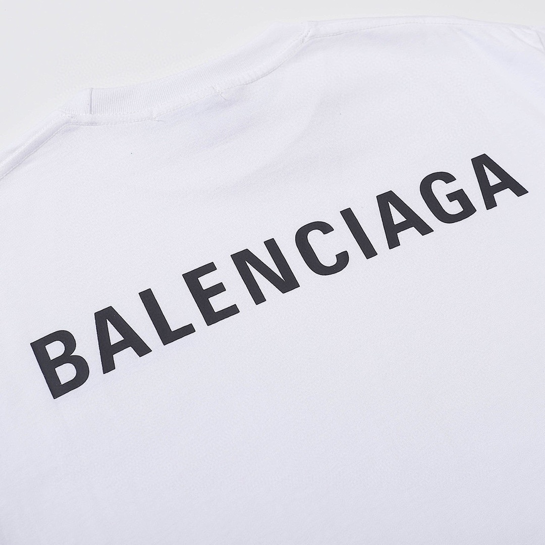 Balenciaga T-Shirt Style 234 detail view 2