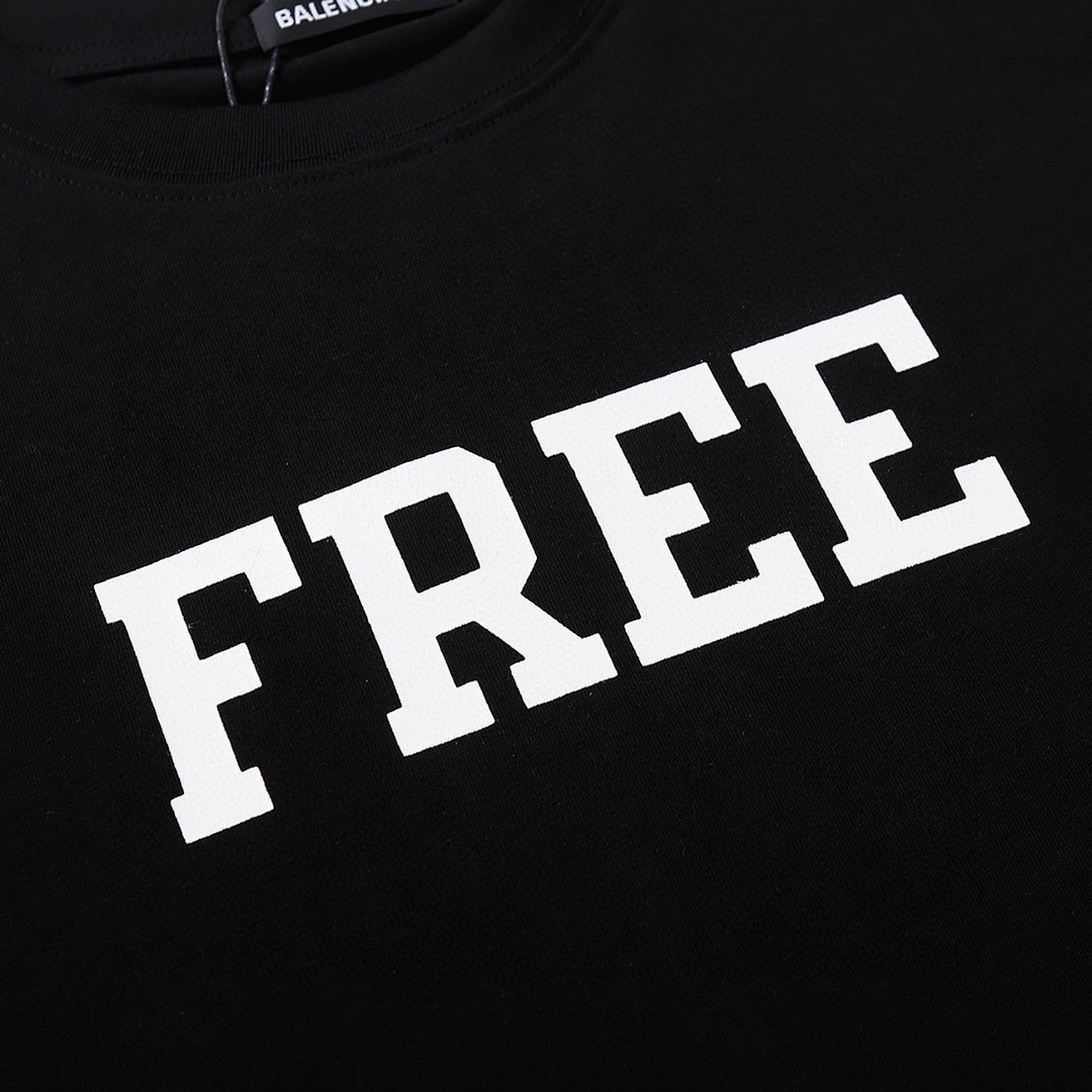 Balenciaga T-Shirt Style 237 detail view 3