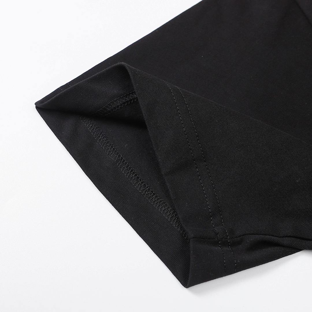 Balenciaga T-Shirt Style 238 detail view 1
