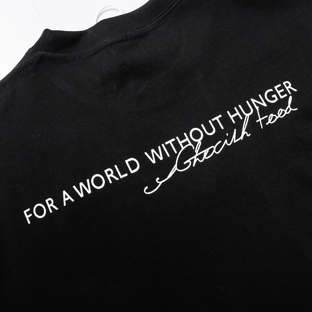 Balenciaga T-Shirt Style 239 detail view 1