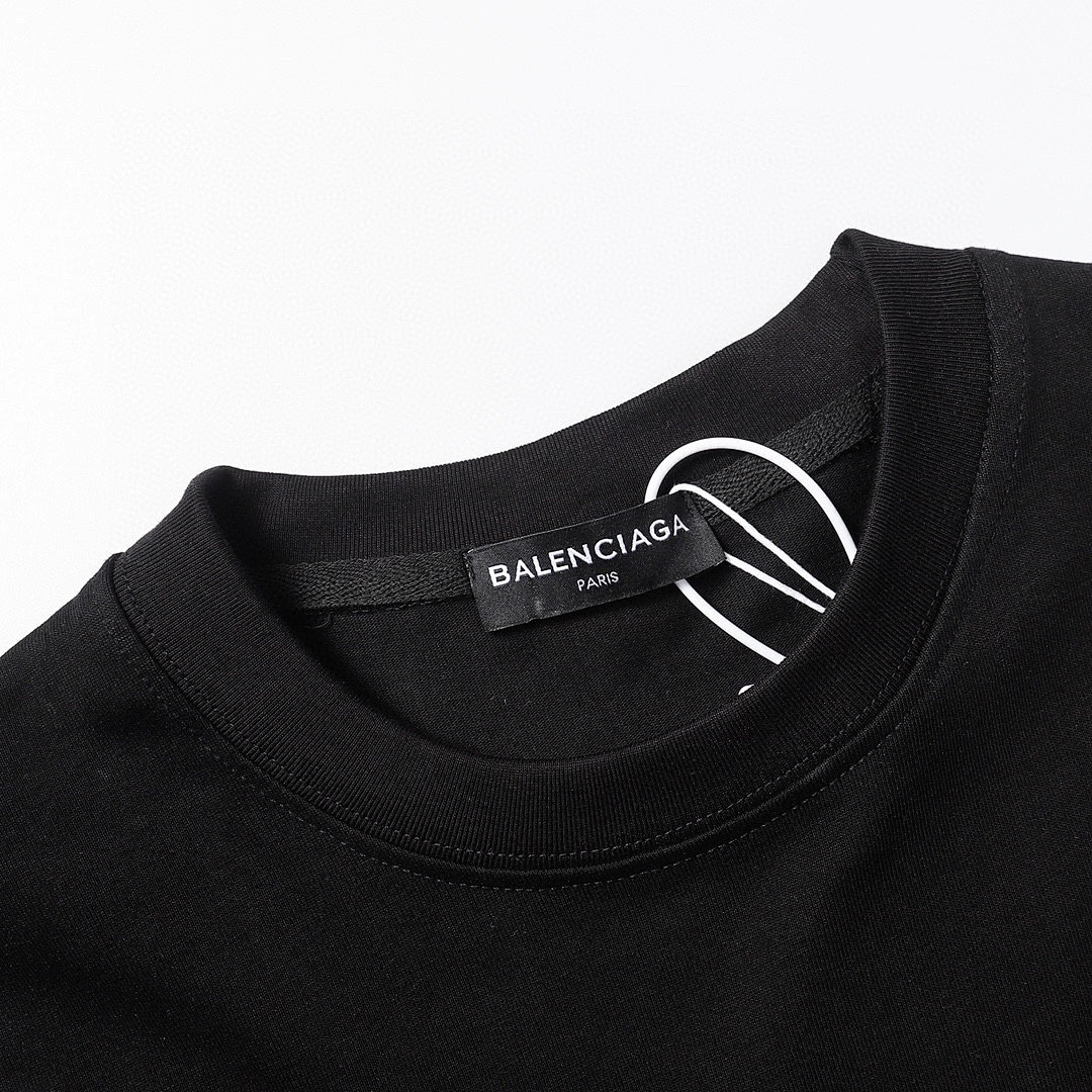 Balenciaga T-Shirt Style 239 detail view 2