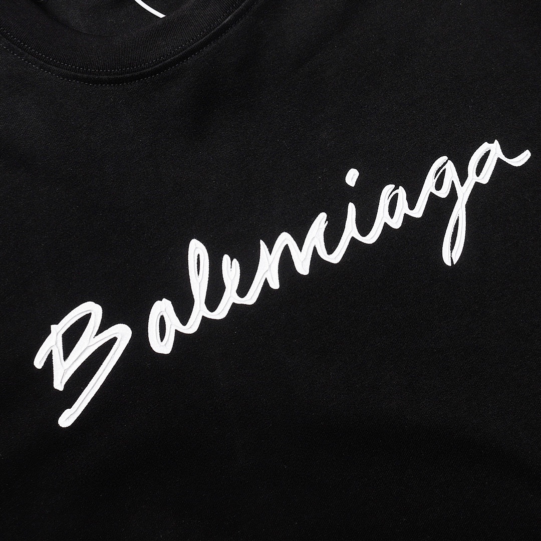 Balenciaga T-Shirt Style 239 detail view 3