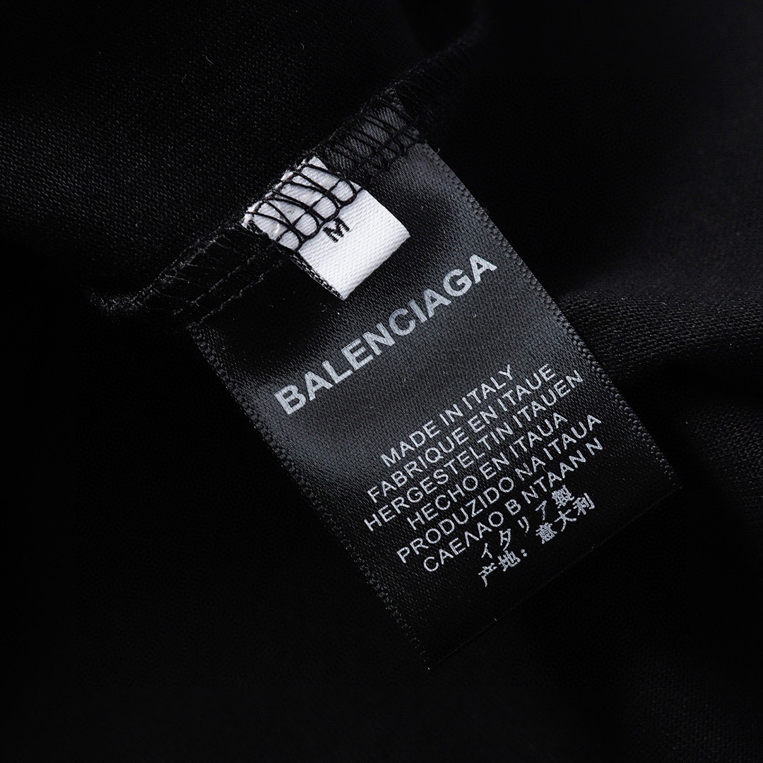 Balenciaga T-Shirt Style 239 detail view 4