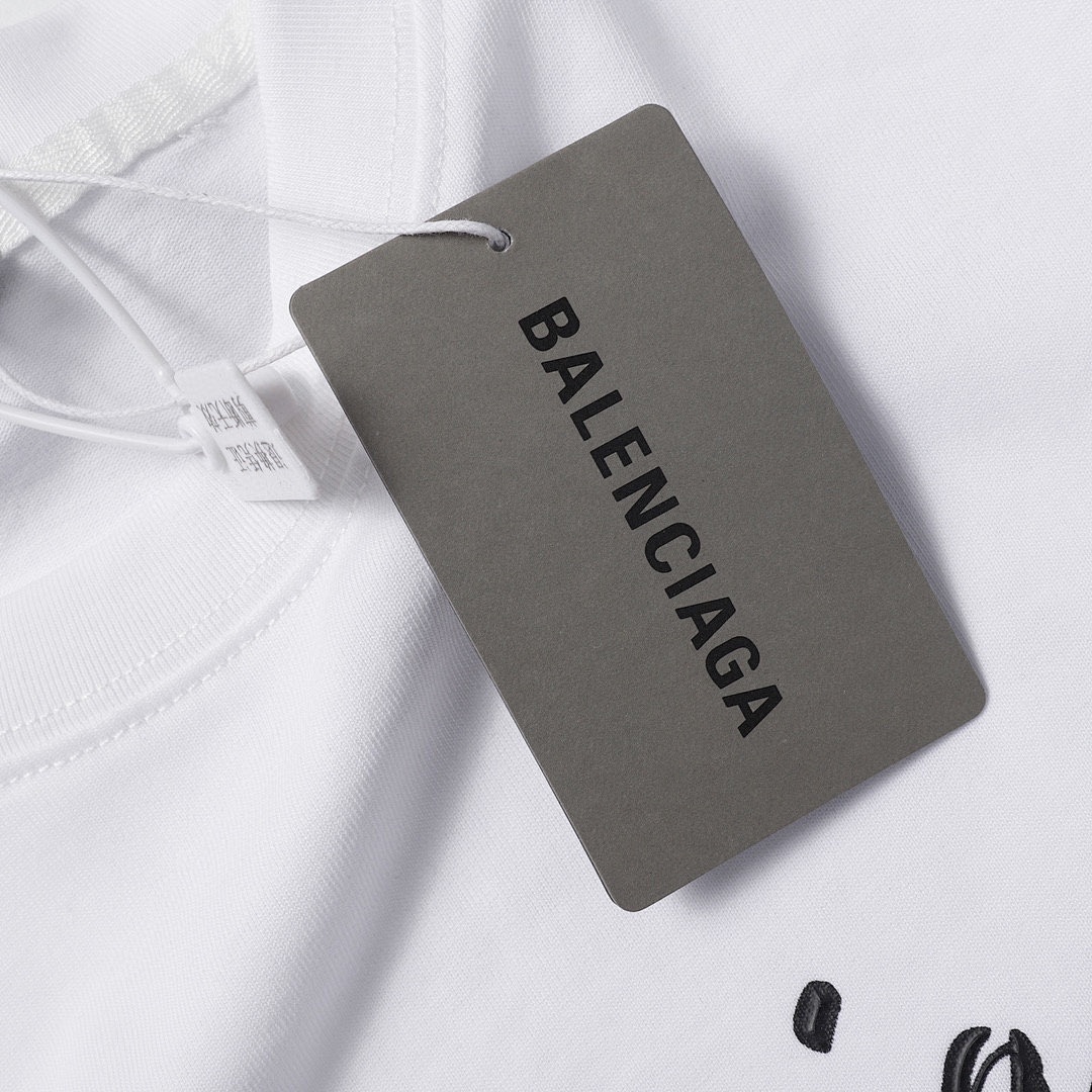 Balenciaga T-Shirt Style 240 detail view 2