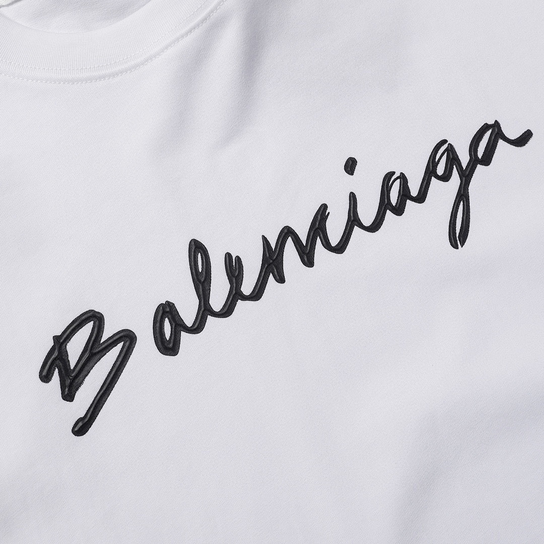 Balenciaga T-Shirt Style 240 detail view 3