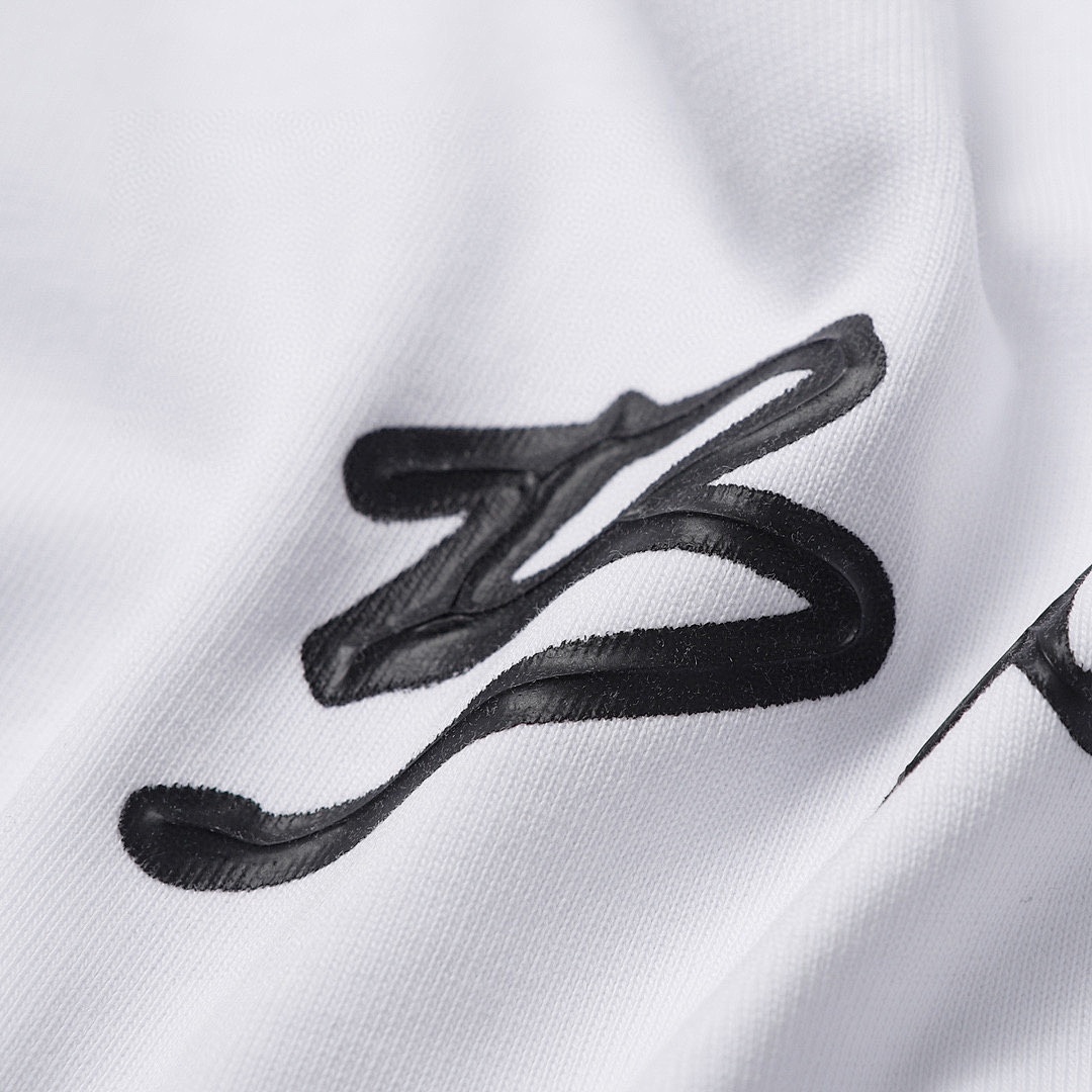 Balenciaga T-Shirt Style 240 detail view 5