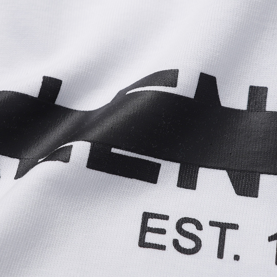 Balenciaga T-Shirt Style 243 detail view 1
