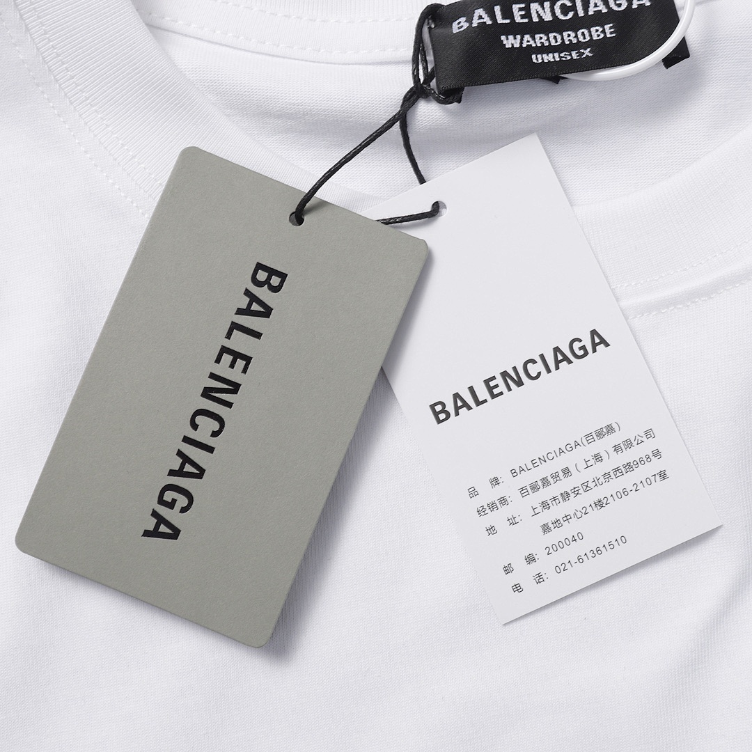 Balenciaga T-Shirt Style 243 detail view 3