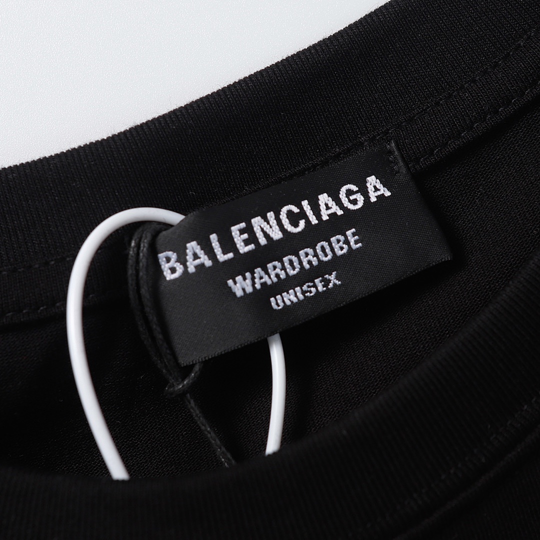 Balenciaga T-Shirt Style 244 detail view 2