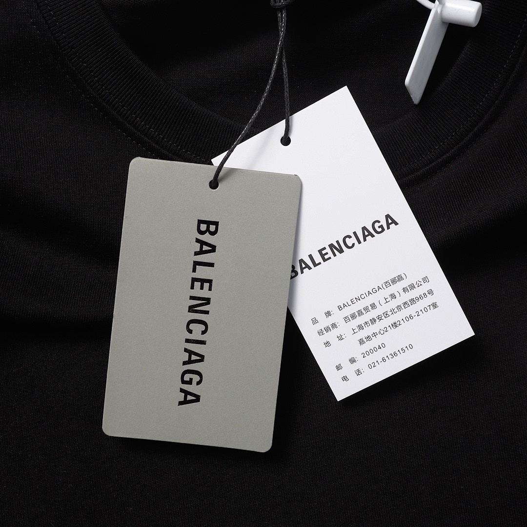 Balenciaga T-Shirt Style 244 detail view 3