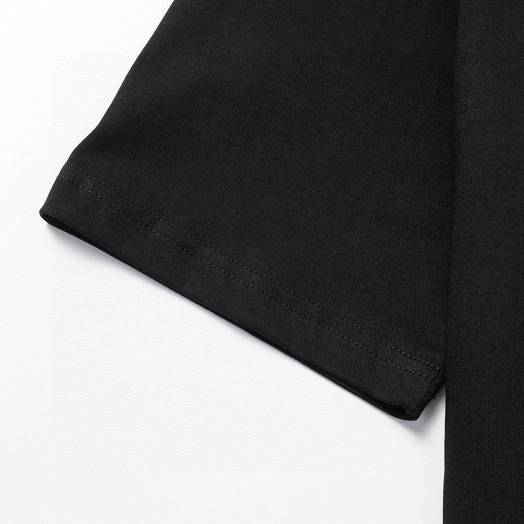 Balenciaga T-Shirt Style 245 detail view 1