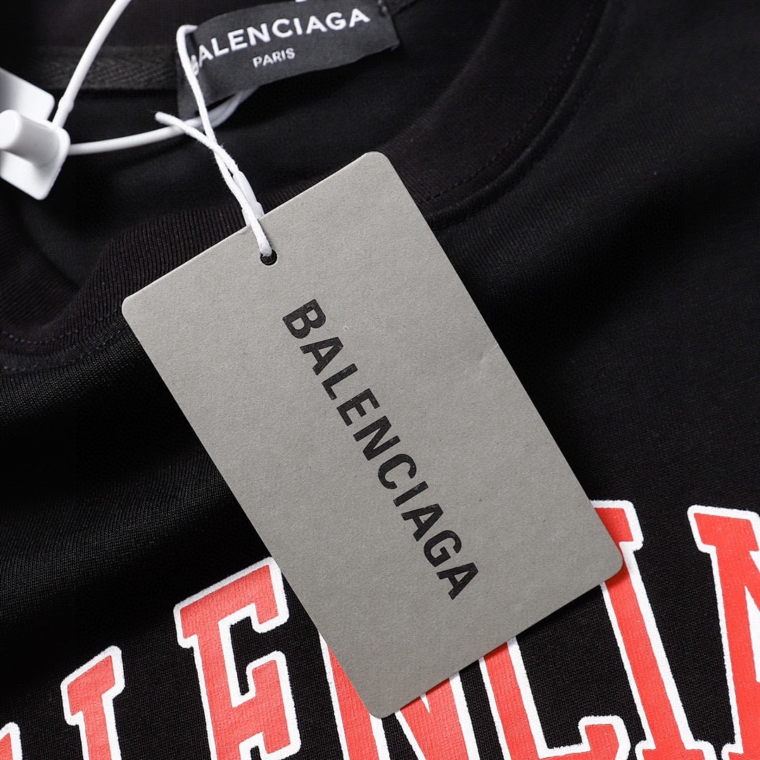Balenciaga T-Shirt Style 245 detail view 2