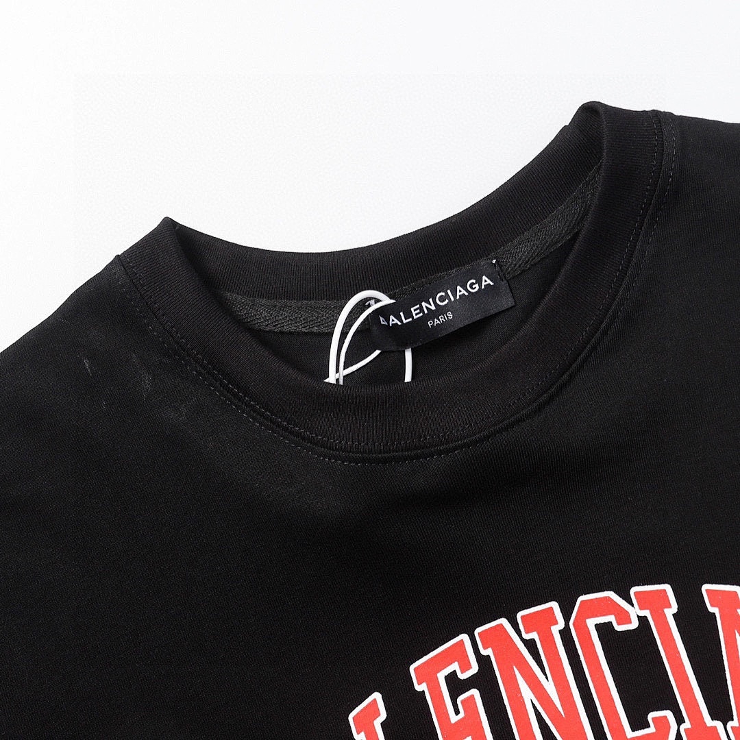Balenciaga T-Shirt Style 245 detail view 4