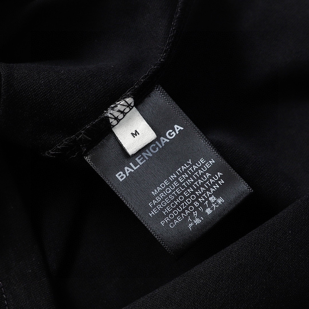 Balenciaga T-Shirt Style 245 detail view 5