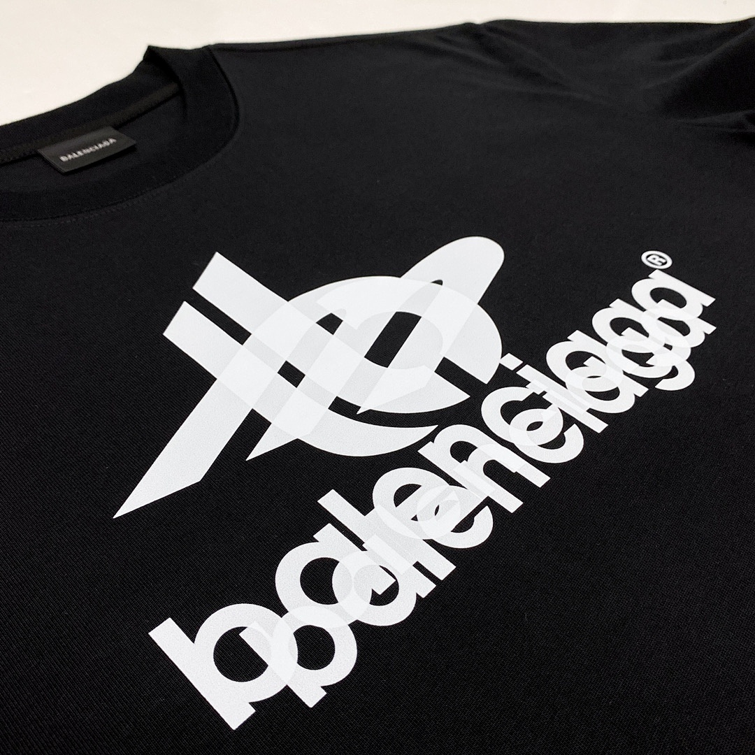 Balenciaga T-Shirt Style 246 detail view 2