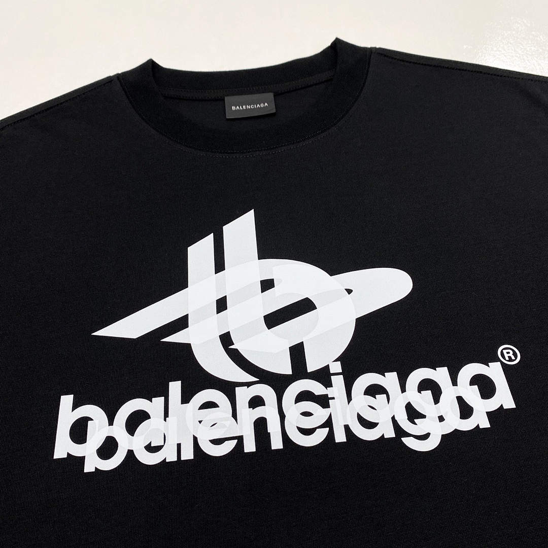 Balenciaga T-Shirt Style 246 detail view 4