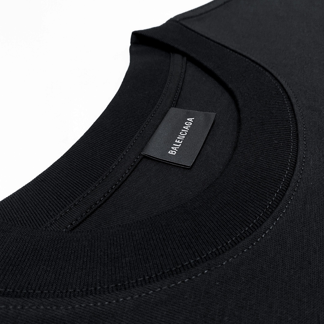 Balenciaga T-Shirt Style 246 detail view 5