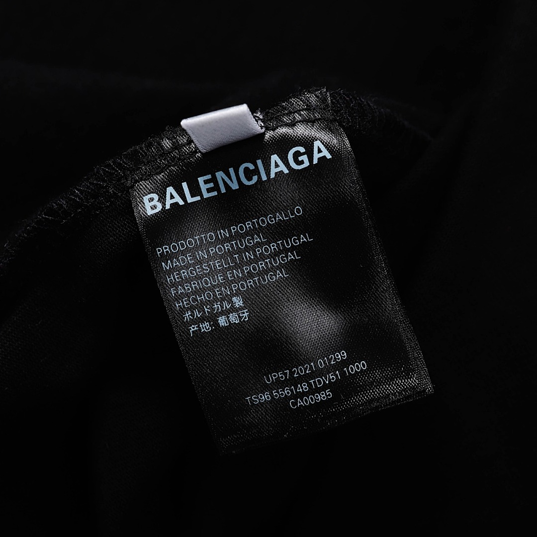Balenciaga T-Shirt Style 261 detail view 3