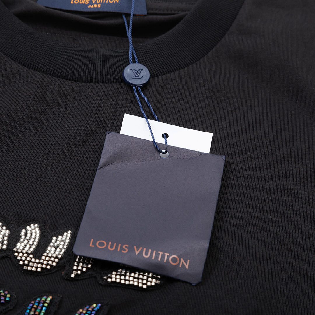 Louis Vuitton T-Shirt Style 110 detail view 2