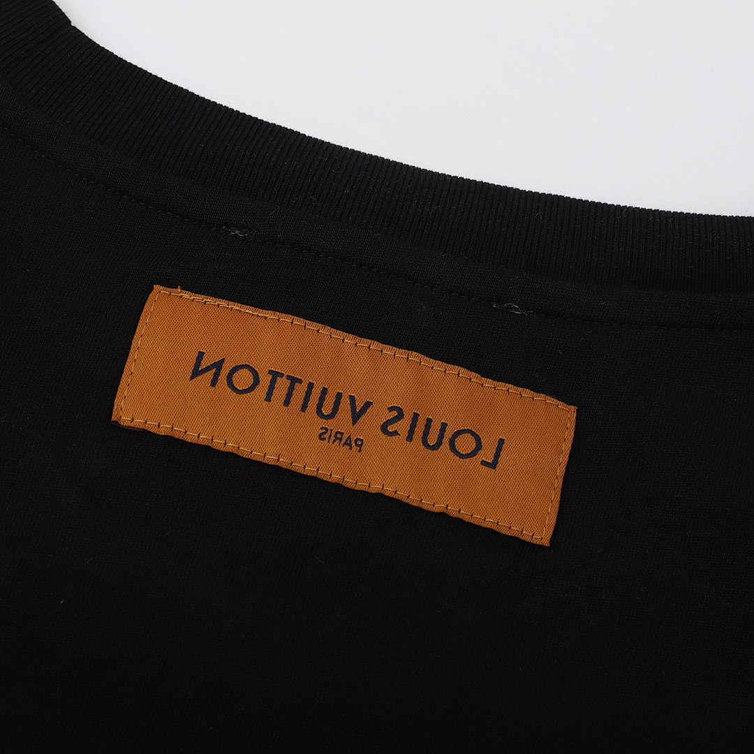 Louis Vuitton T-Shirt Style 208 detail view 1