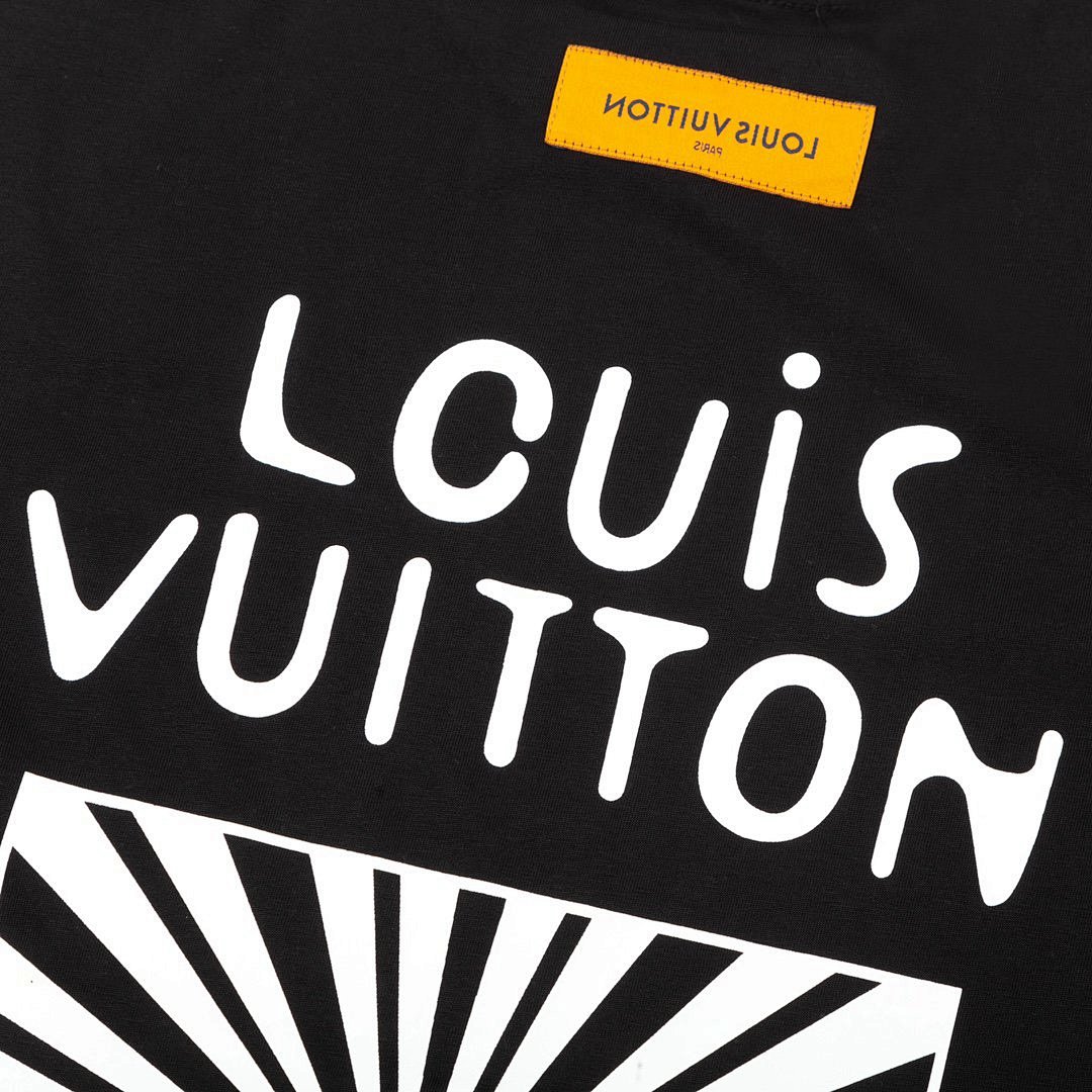 Louis Vuitton T-Shirt Style 324 detail view 1