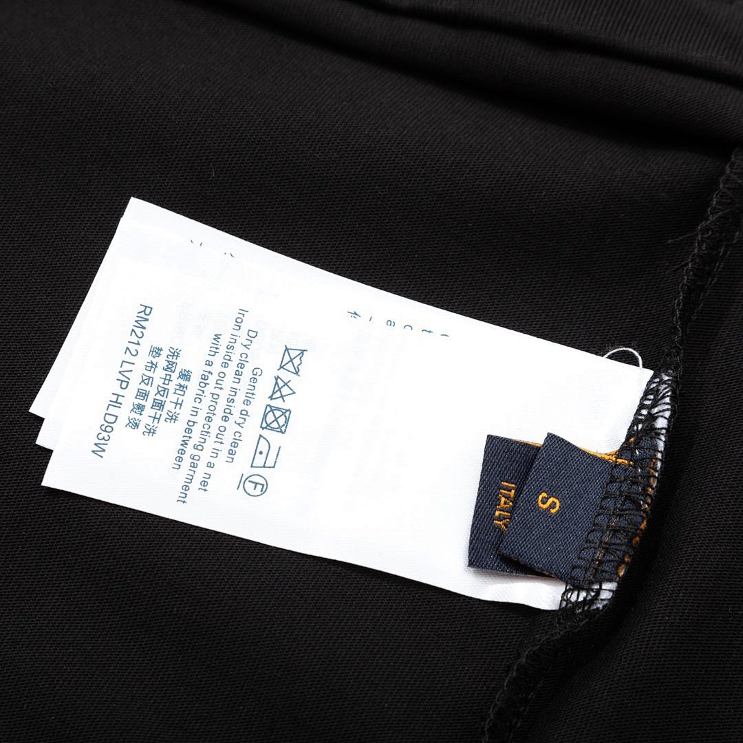 Louis Vuitton T-Shirt Style 324 detail view 7