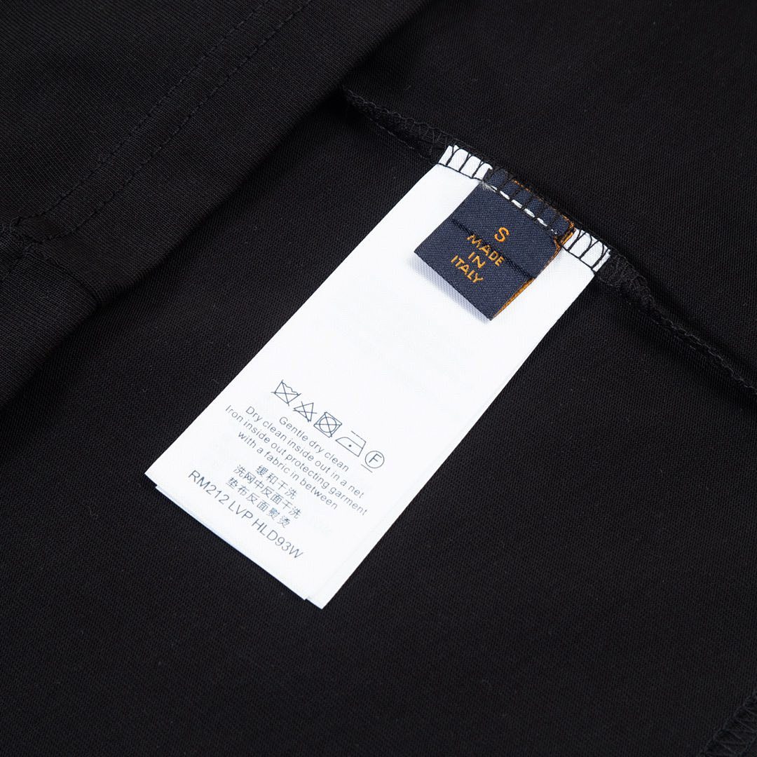 Louis Vuitton T-Shirt Style 327 detail view 5