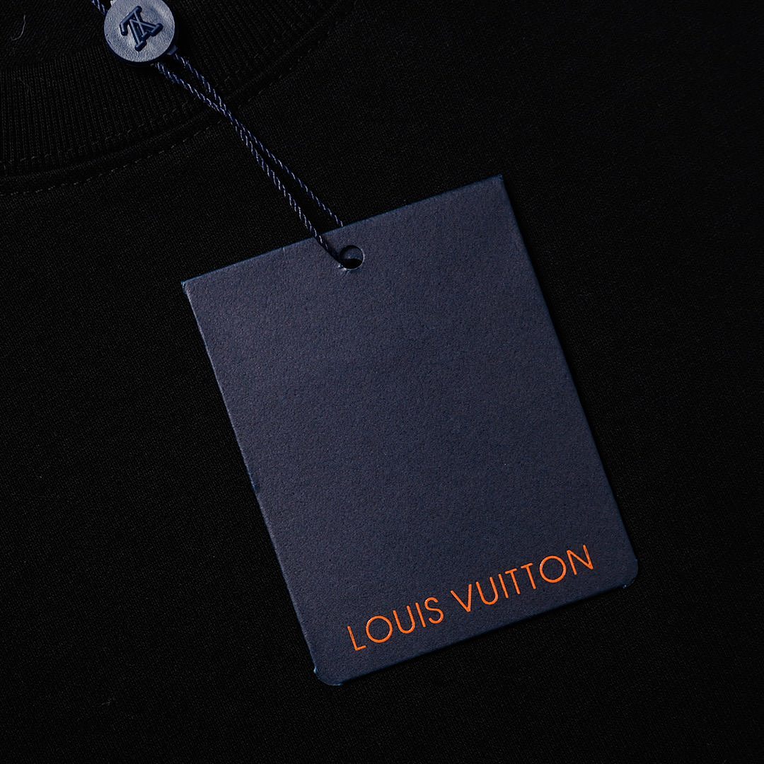 Louis Vuitton T-Shirt Style 328 detail view 1