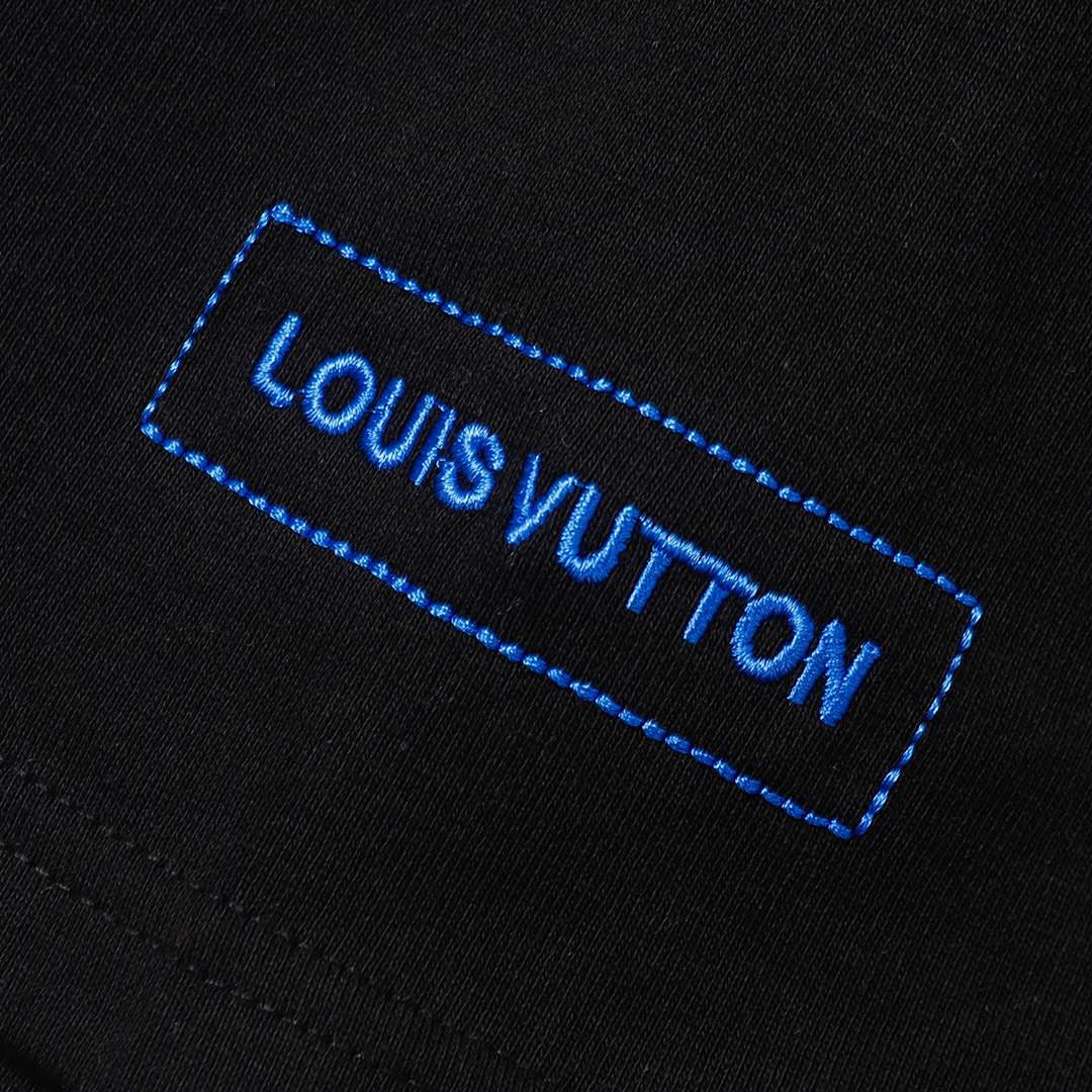 Louis Vuitton T-Shirt Style 328 detail view 2