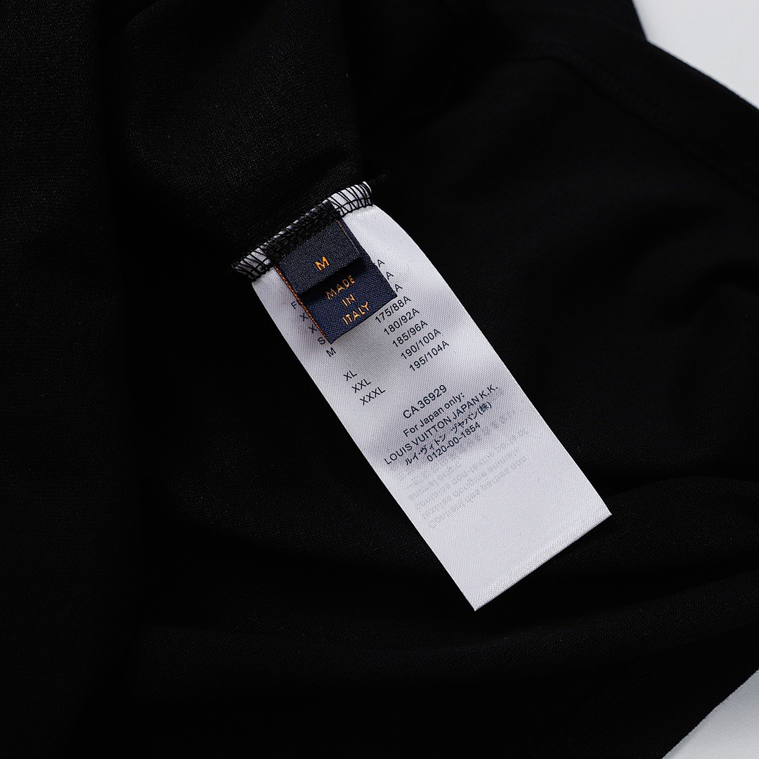 Louis Vuitton T-Shirt Style 330 main view