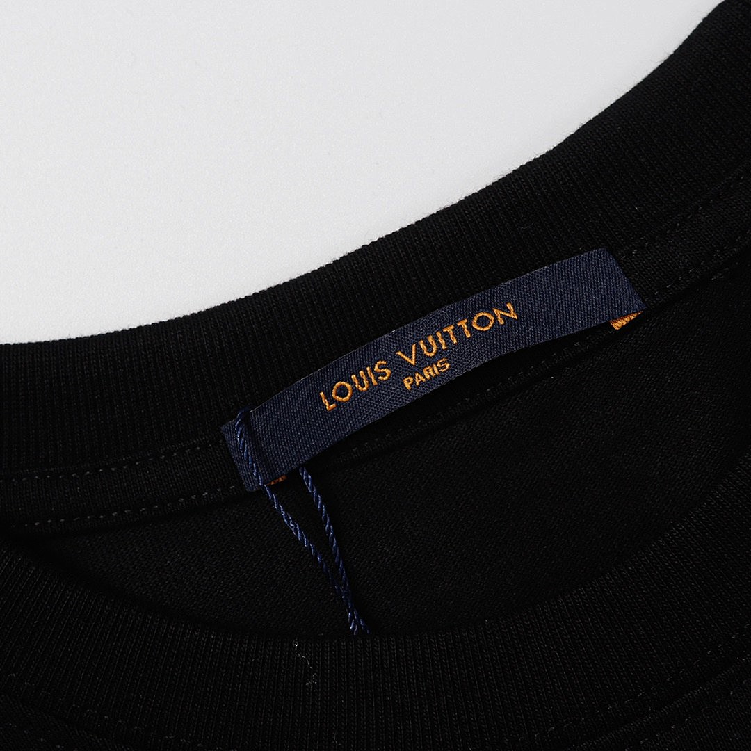 Louis Vuitton T-Shirt Style 330 detail view 1