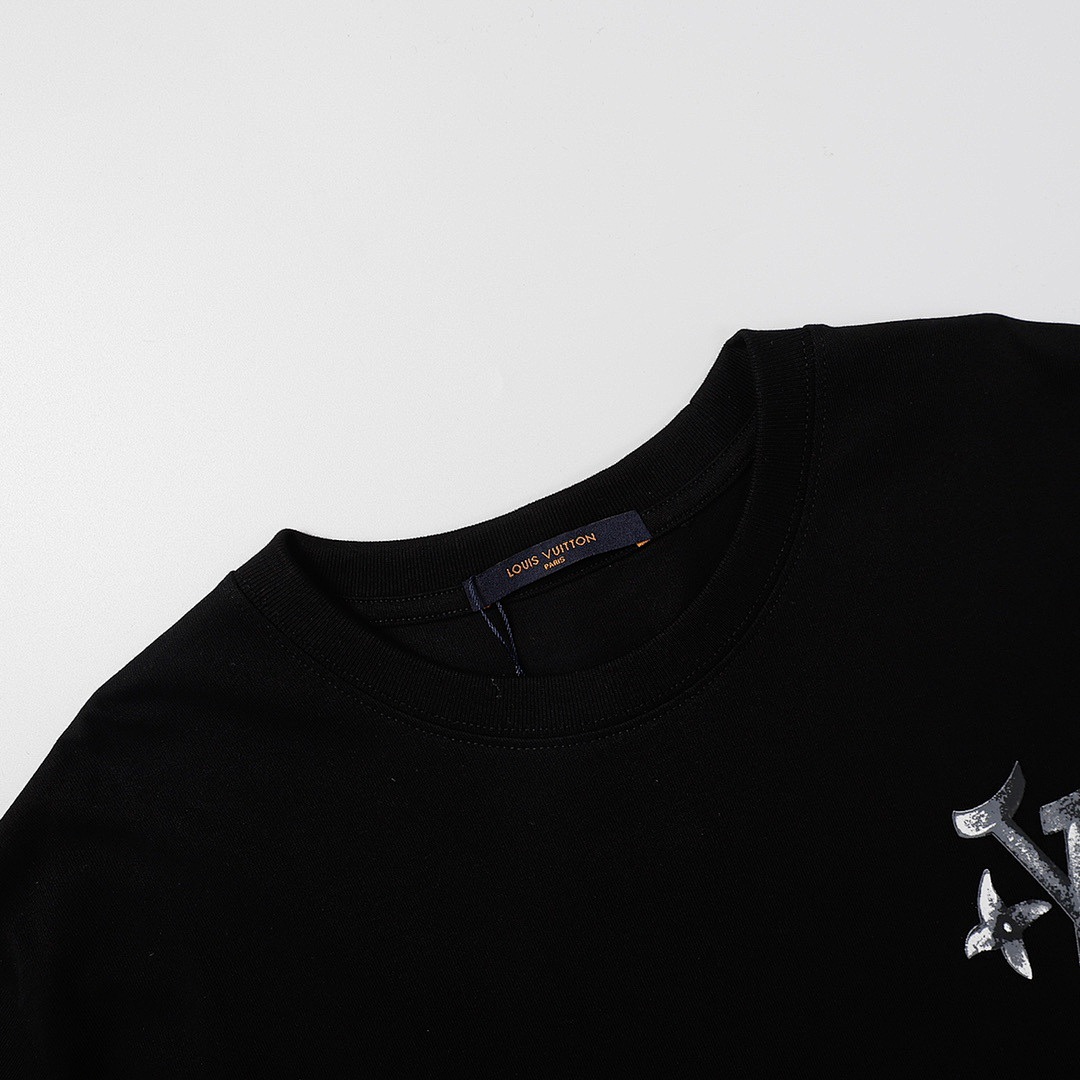 Louis Vuitton T-Shirt Style 330 detail view 6