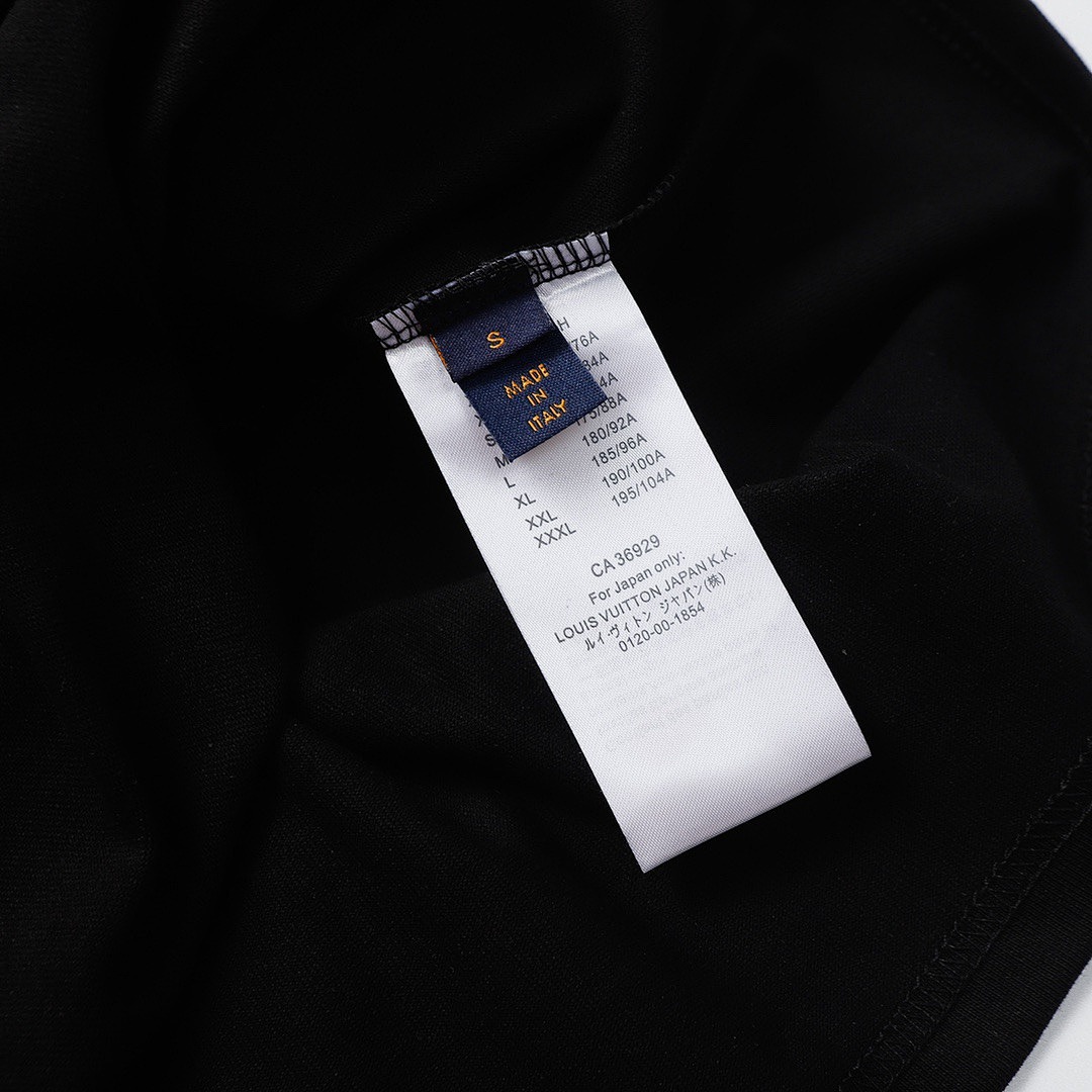 Louis Vuitton T-Shirt Style 331 detail view 1