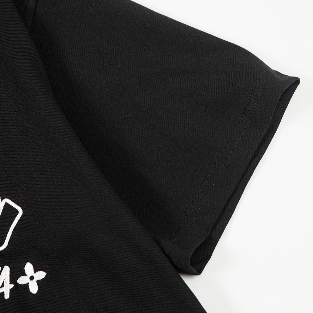 Louis Vuitton T-Shirt Style 332 detail view 1