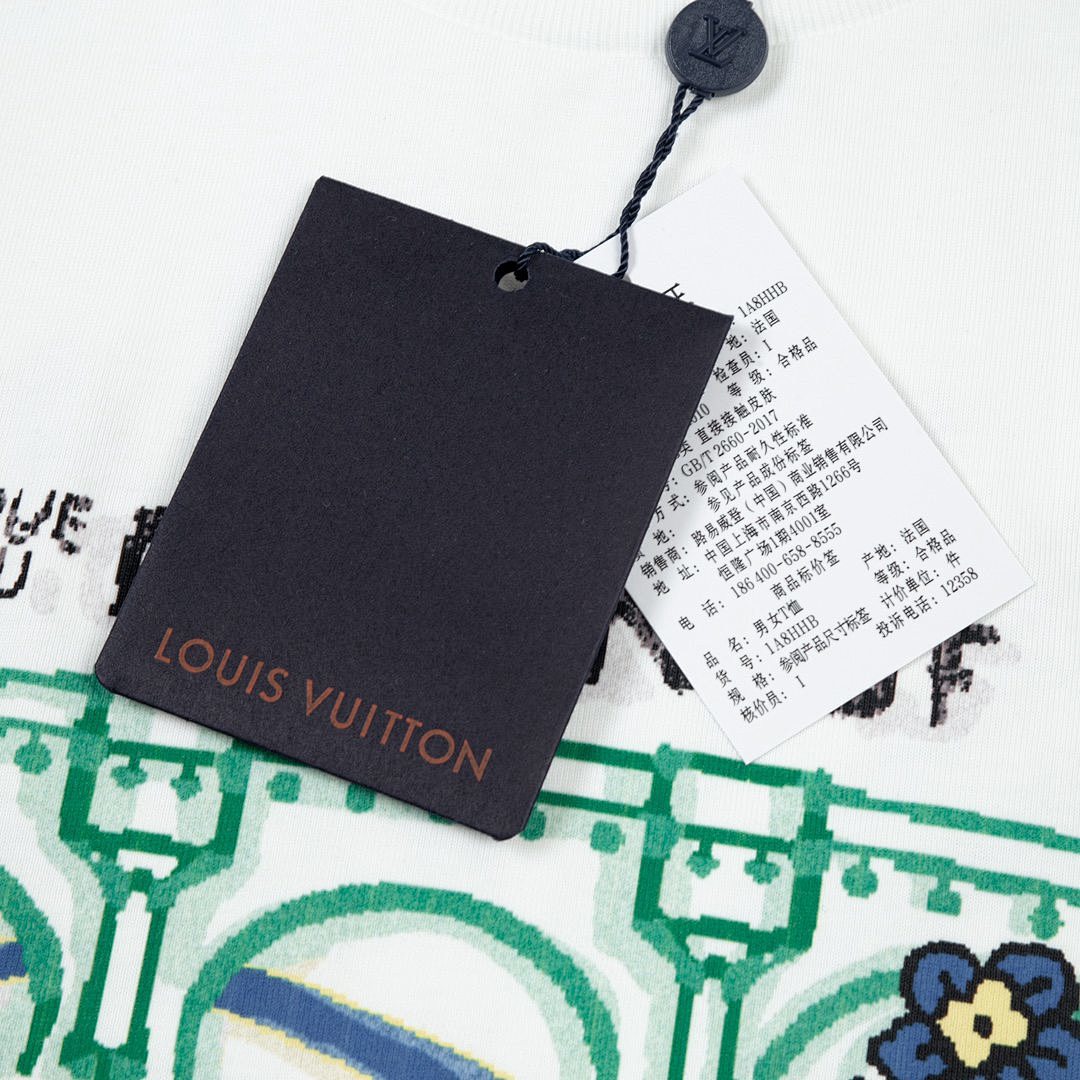 Louis Vuitton T-Shirt Style 338 detail view 3