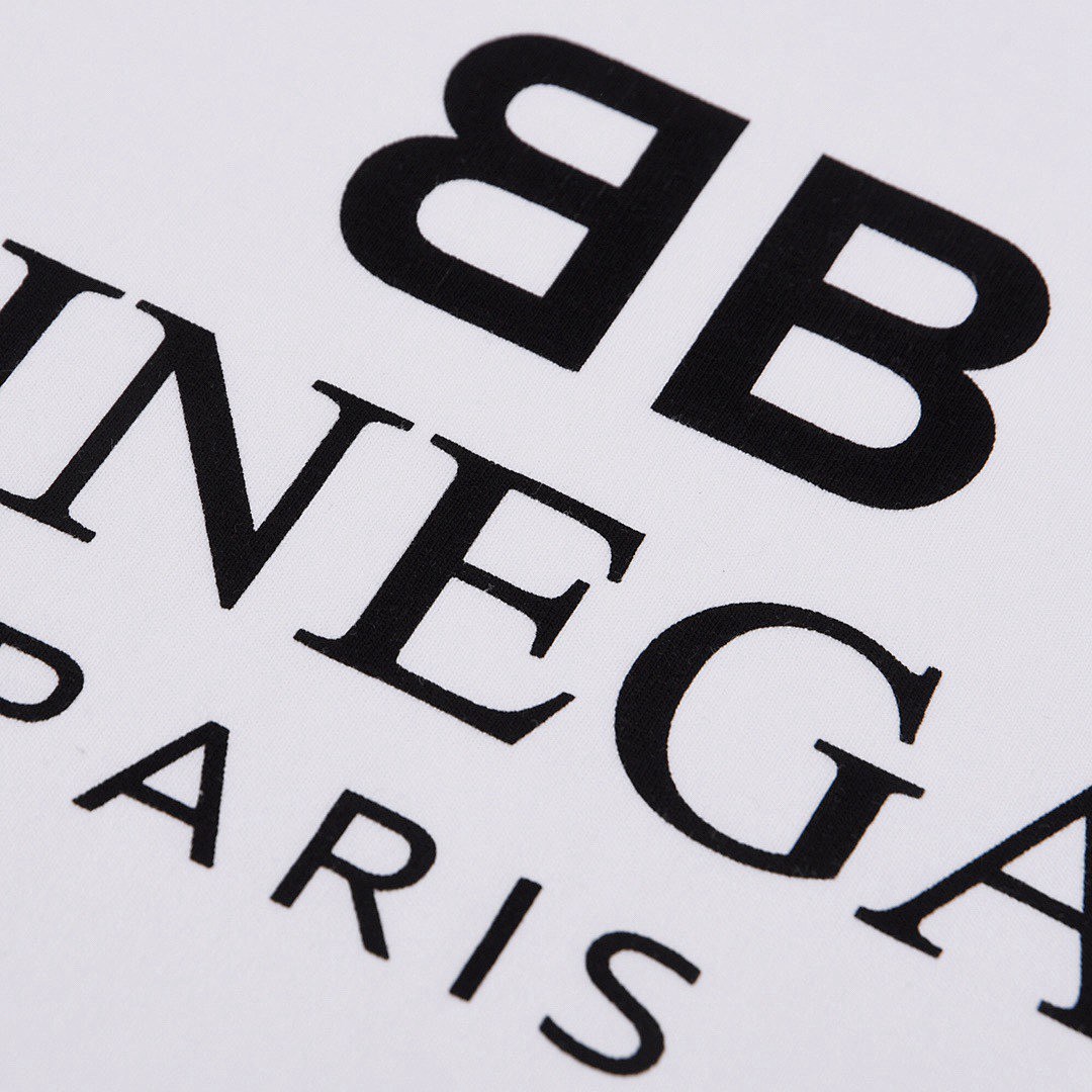 Balenciaga T-Shirt Style 285 detail view 1
