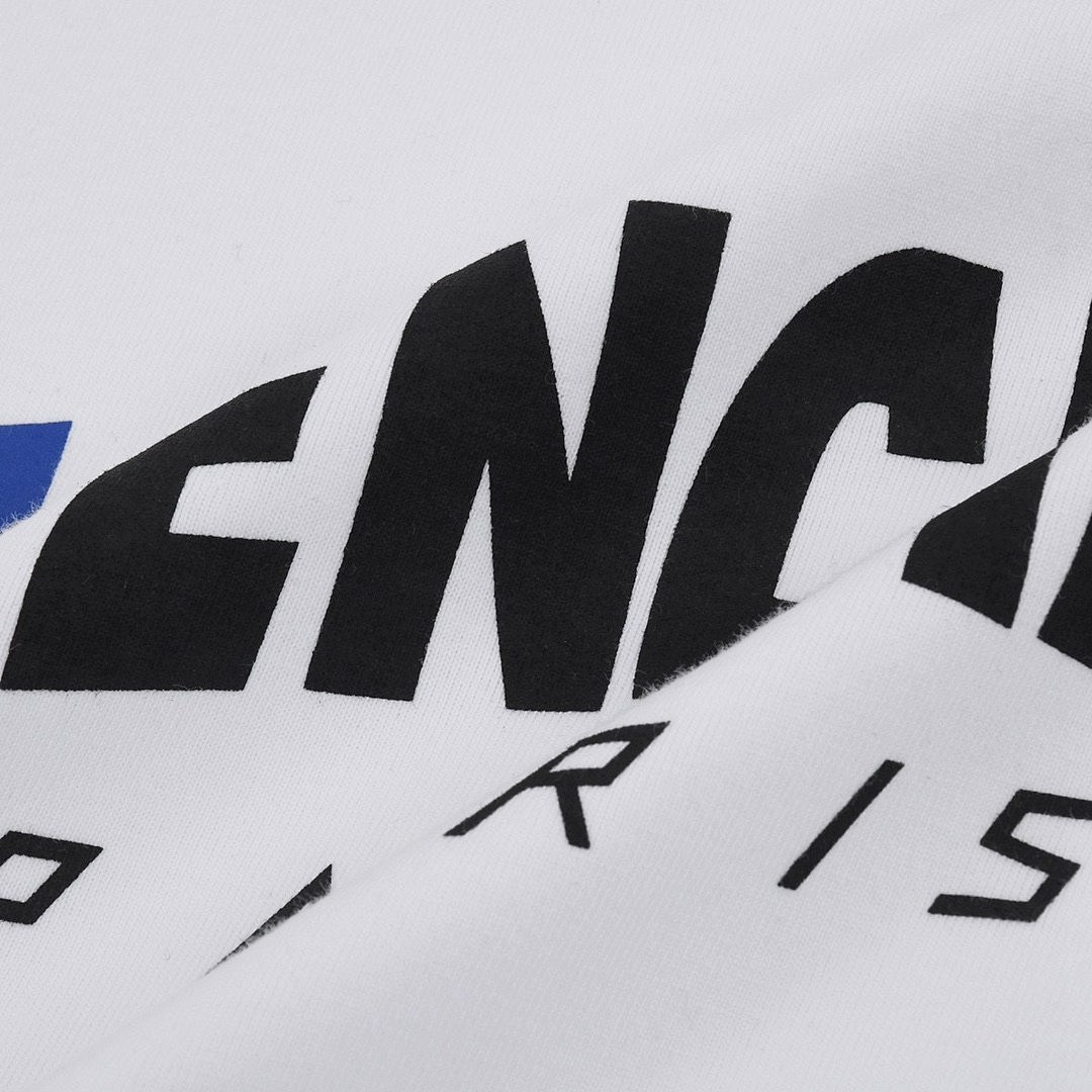 Balenciaga T-Shirt Style 312 detail view 1