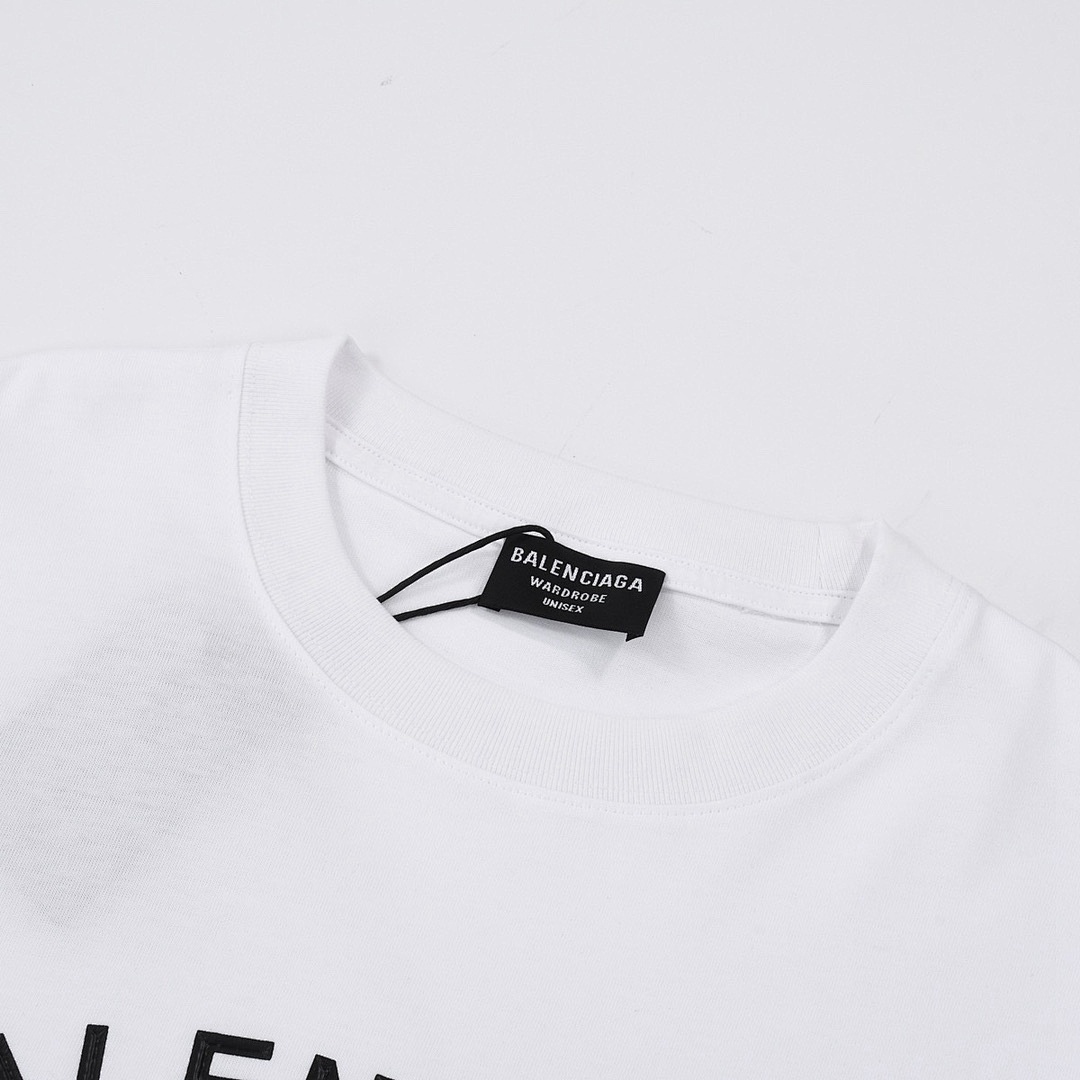 Balenciaga T-Shirt Style 314 detail view 2