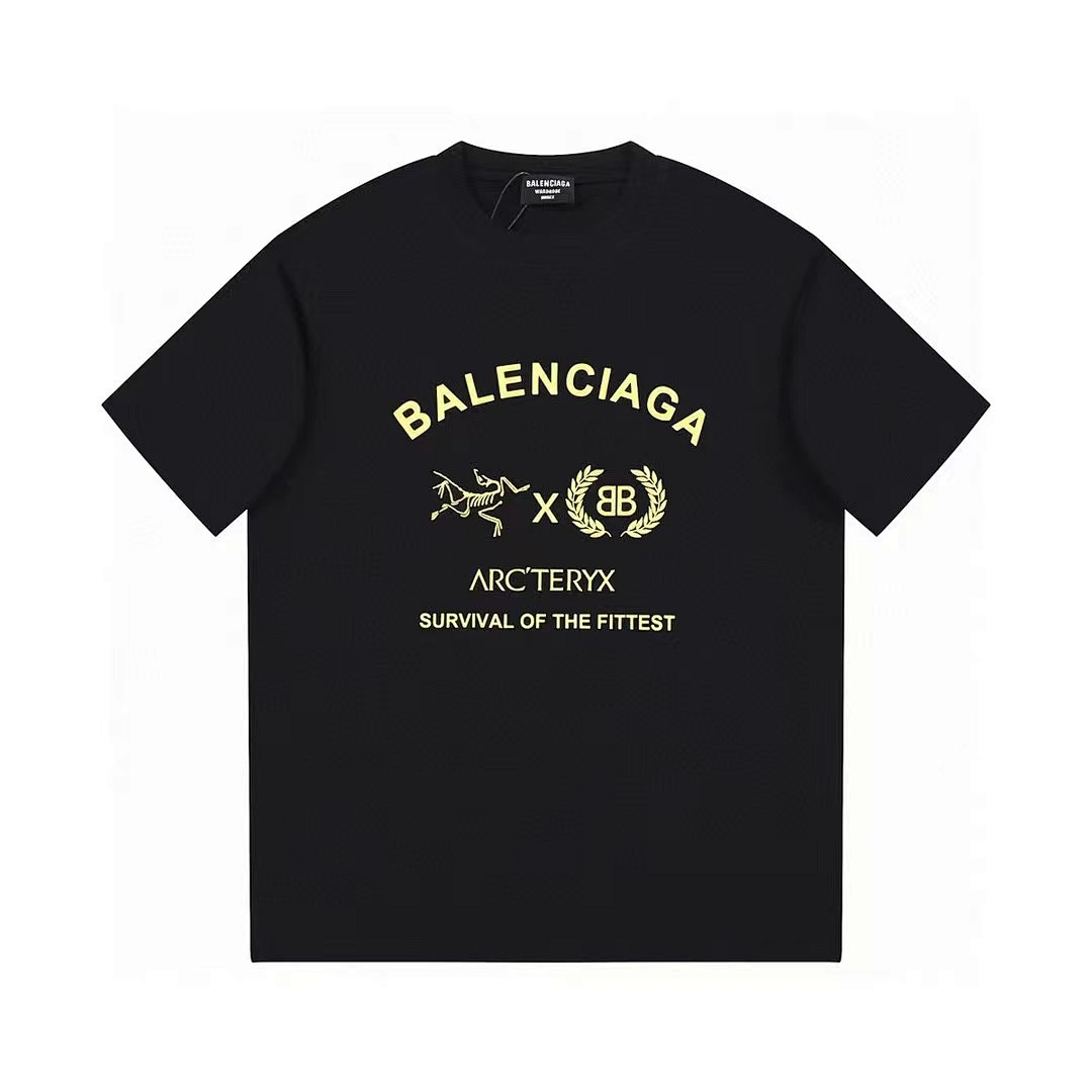 Balenciaga T-Shirt Style 340 detail view 3