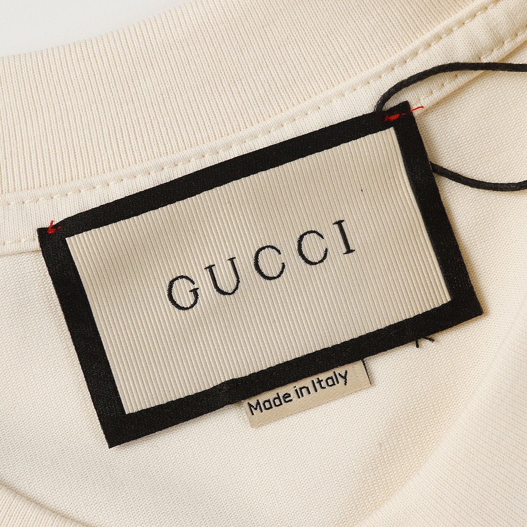 Gucci T-Shirt Style 291 detail view 2