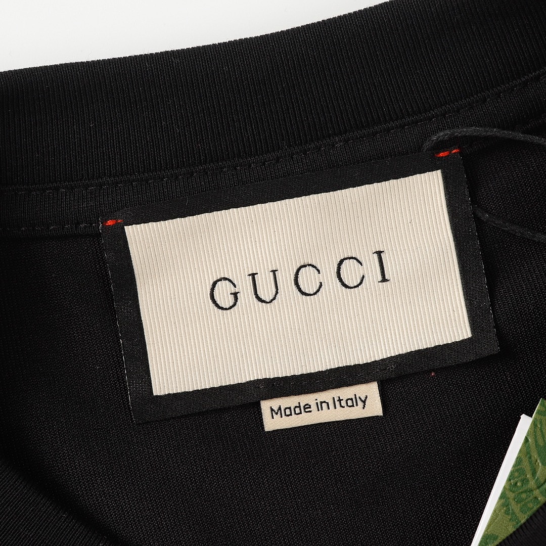 Gucci T-Shirt Style 292 detail view 1