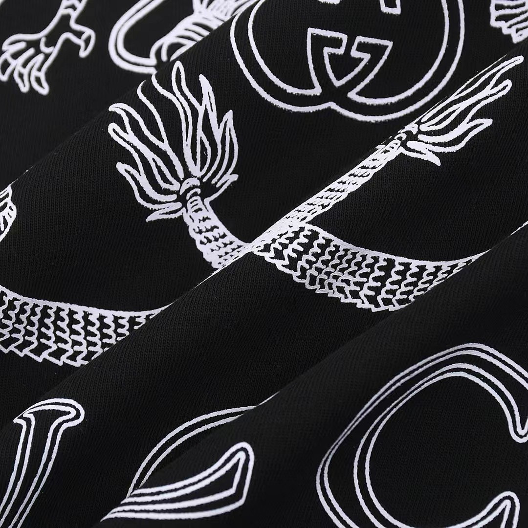 Gucci T-Shirt Style 332 detail view 1