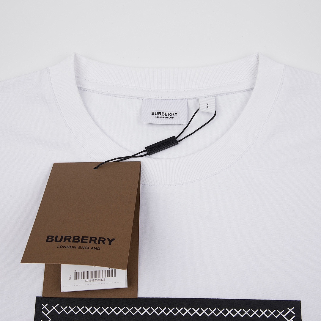 Burberry T-Shirt Style 064 detail view 3