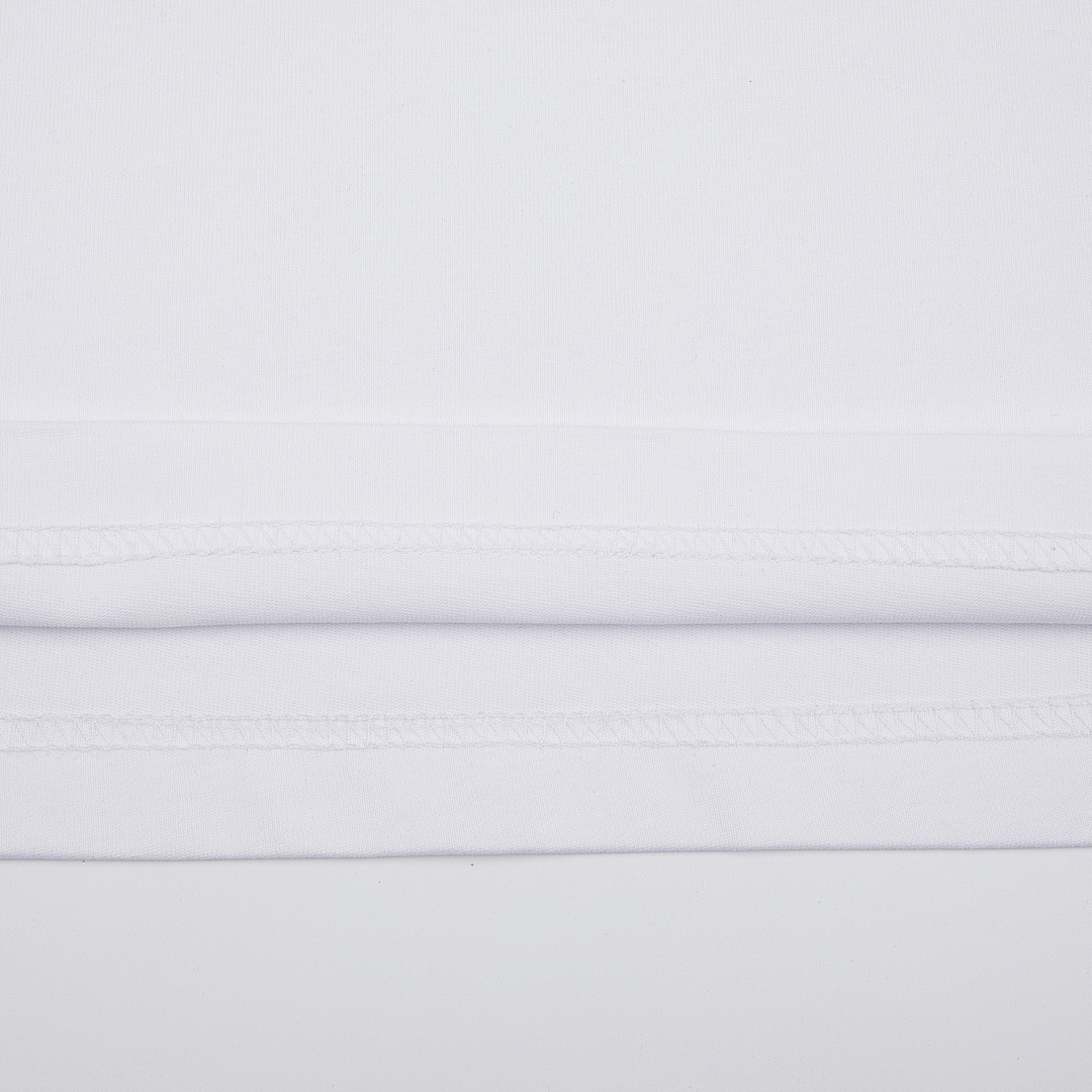 Burberry T-Shirt Style 064 detail view 5