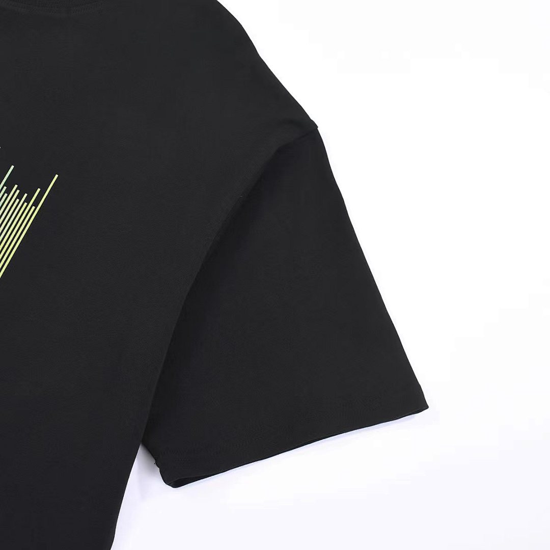 Louis Vuitton T-Shirt Style 369 detail view 4