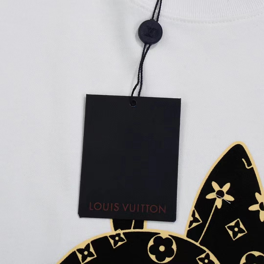 Louis Vuitton T-Shirt Style 371 detail view 3