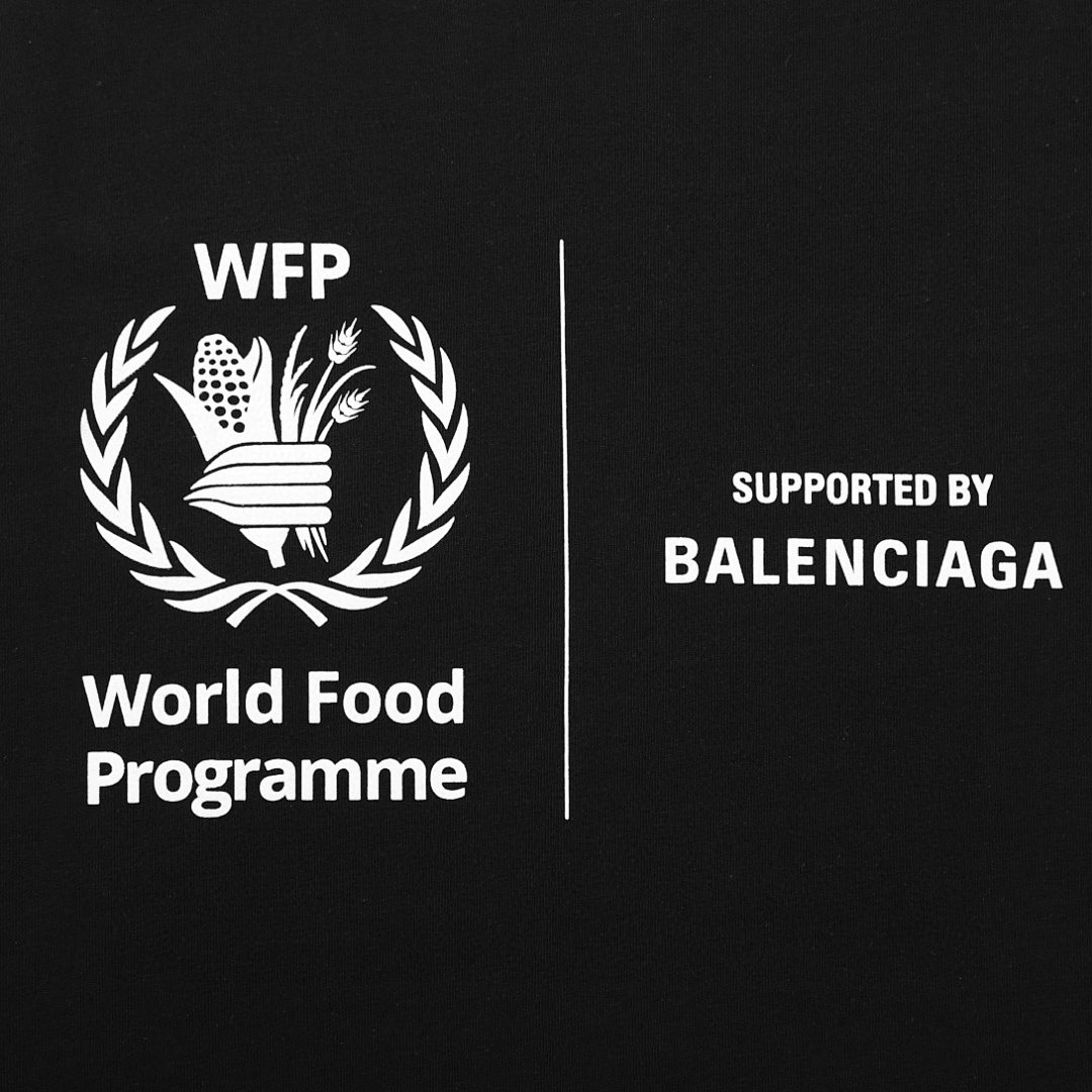 Balenciaga T-Shirt Style 421 detail view 1